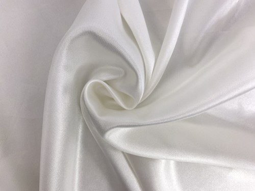 Cienka satyna poliestrowa, ciepła biel