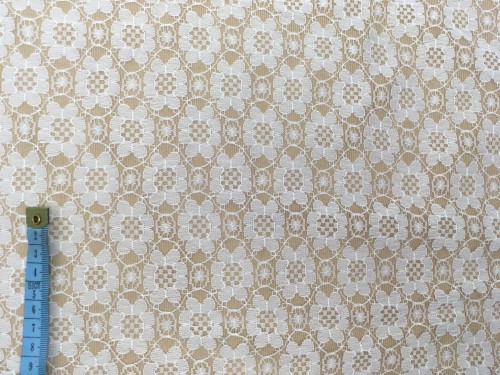 Koronka biała na tiulu, kwiaty