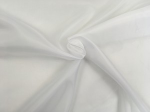 Biała podszewka poliestrowa